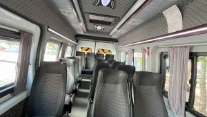 Kazan Öğrenci Servisi durağında öğrenci beklerken.